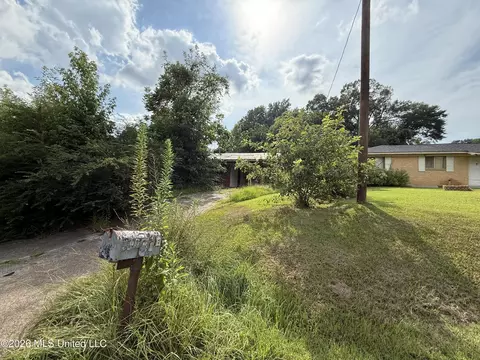 Exterior - 10 King Cir, Natchez, MS 39120 photo 2 of 5