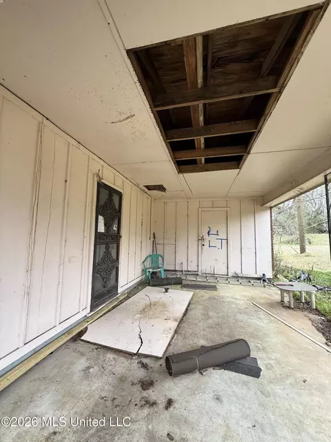 Exterior - 10 King Cir, Natchez, MS 39120 photo 3 of 5