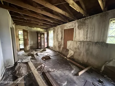 Entry Way - 10 King Cir, Natchez, MS 39120 photo 1 of 4