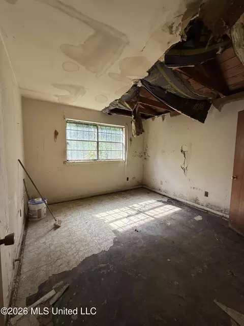 Bedroom - 10 King Cir, Natchez, MS 39120 photo 2 of 2