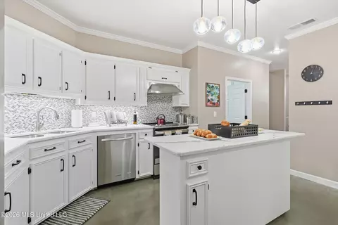 Kitchen - 109 Northpointe Pkwy, Jackson, MS 39211 photo 3 of 6