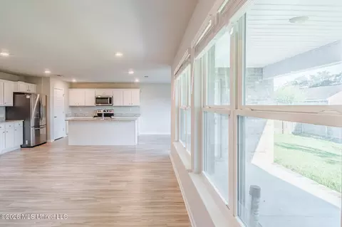 Living - 8265 Curry Rd, Biloxi, MS 39532 photo 6 of 10