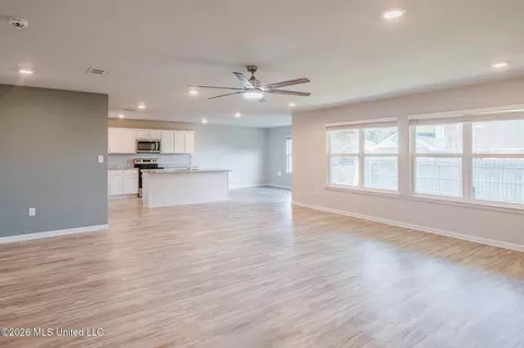 Living - 8265 Curry Rd, Biloxi, MS 39532 photo 7 of 10