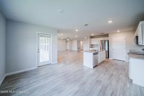 Entry Way - 8265 Curry Rd, Biloxi, MS 39532 photo 2 of 12