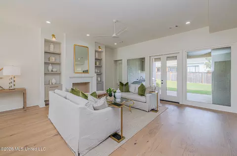 Living - 461 Whittington Cir, Madison, MS 39110 photo 3 of 3