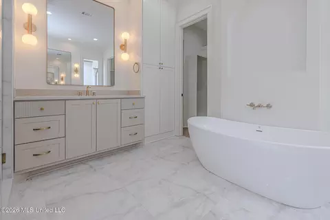 Bath - 461 Whittington Cir, Madison, MS 39110 photo 9 of 13