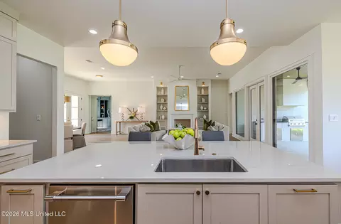 Kitchen - 461 Whittington Cir, Madison, MS 39110 photo 6 of 6