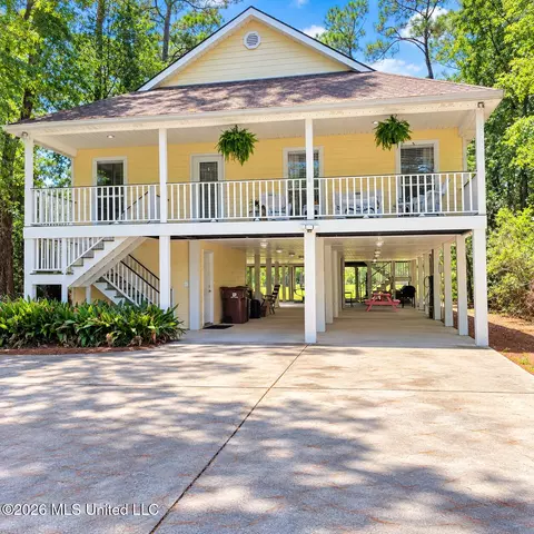 127 Country Club Dr, Pass Christian, MS 39571