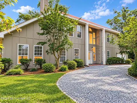 255 Pine Ridge Dr, Waveland, MS 39576