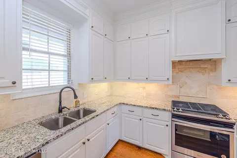 Kitchen - 285 Winterfield Ct, Brandon, MS 39042 photo 4 of 4