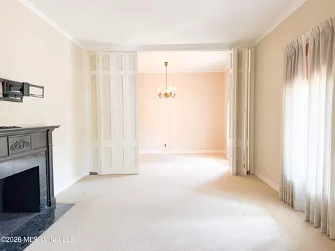Living - 21 Oakhurst Dr, Natchez, MS 39120 photo 1 of 4
