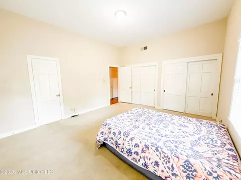 Bedroom - 21 Oakhurst Dr, Natchez, MS 39120 photo 2 of 6