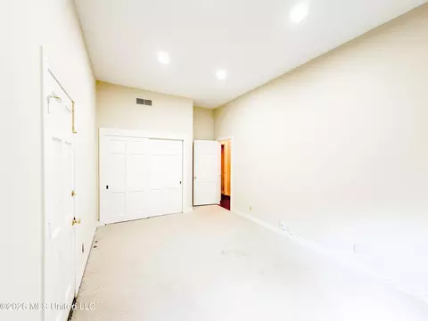 Bedroom - 21 Oakhurst Dr, Natchez, MS 39120 photo 6 of 6