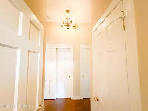 Entry Way - 21 Oakhurst Dr, Natchez, MS 39120 photo 1 of 1