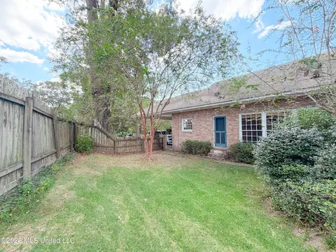 Exterior - 21 Oakhurst Dr, Natchez, MS 39120 photo 4 of 6