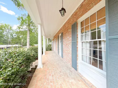 Exterior - 21 Oakhurst Dr, Natchez, MS 39120 photo 2 of 6