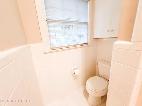 Bath - 21 Oakhurst Dr, Natchez, MS 39120 photo 3 of 3