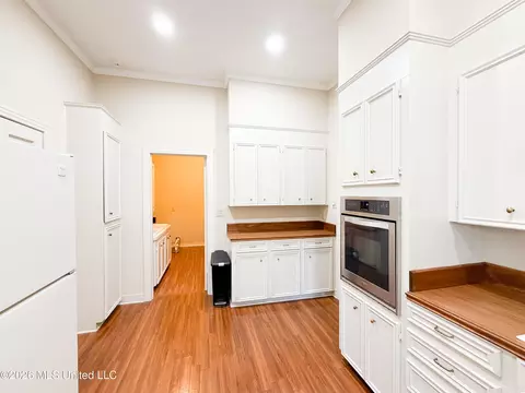 Kitchen - 21 Oakhurst Dr, Natchez, MS 39120 photo 3 of 3