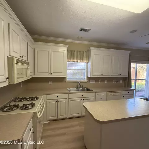 Kitchen - 18 Old Bridge Cv, Byram, MS 39272 photo 2 of 5