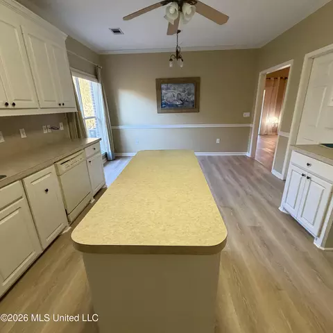 Kitchen - 18 Old Bridge Cv, Byram, MS 39272 photo 3 of 5