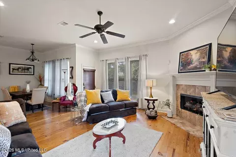 Living - 307 Carr Meadow Dr, Ridgeland, MS 39157 photo 2 of 2