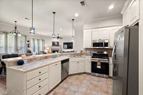 Kitchen - 307 Carr Meadow Dr, Ridgeland, MS 39157 photo 1 of 2