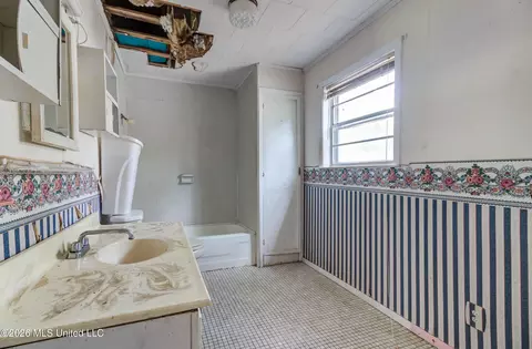 Bath - 14037 Schonewitz Rd, Biloxi, MS 39532 photo 1 of 2