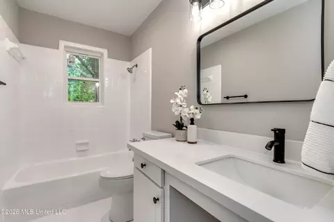 Bath - 108 Crimson Ln, Brandon, MS 39042 photo 1 of 5