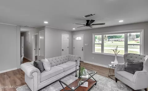 Living - 108 Crimson Ln, Brandon, MS 39042 photo 2 of 3
