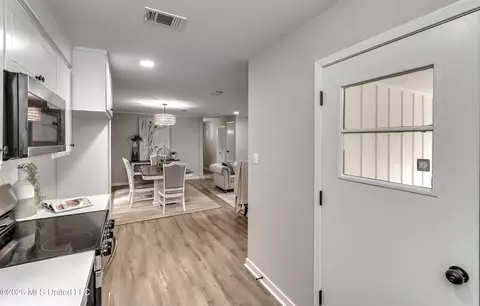 Entry Way - 108 Crimson Ln, Brandon, MS 39042 photo 4 of 4