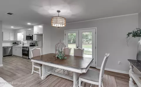 Dining - 108 Crimson Ln, Brandon, MS 39042 photo 4 of 5
