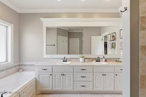 Bath - 2022 E Ridge Cir, Madison, MS 39110 photo 1 of 2
