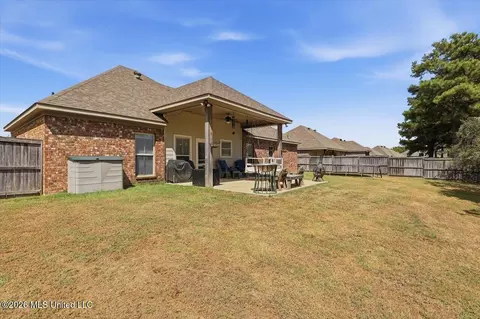 Exterior - 2022 E Ridge Cir, Madison, MS 39110 photo 5 of 7