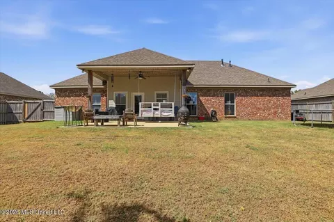 Exterior - 2022 E Ridge Cir, Madison, MS 39110 photo 6 of 7