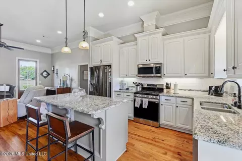 Kitchen - 2022 E Ridge Cir, Madison, MS 39110 photo 2 of 4