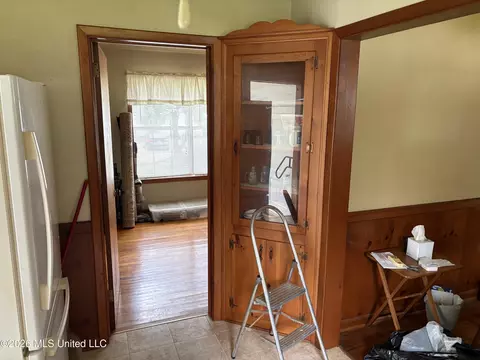 Entry Way - 704 W Monticello St, Brookhaven, MS 39601 photo 1 of 3