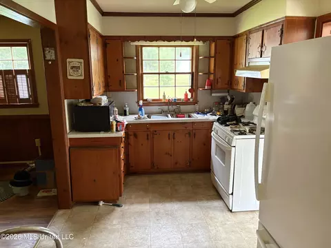 Kitchen - 704 W Monticello St, Brookhaven, MS 39601 photo 2 of 2