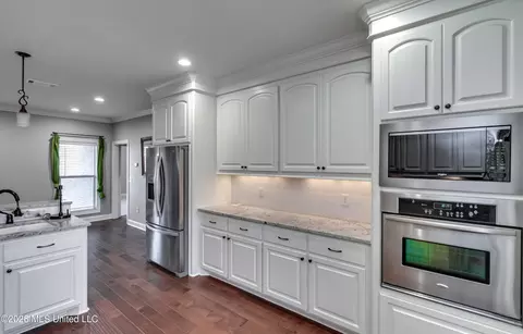 Kitchen - 112 Trailbridge Bnd, Canton, MS 39046 photo 3 of 6