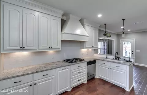 Kitchen - 112 Trailbridge Bnd, Canton, MS 39046 photo 4 of 6