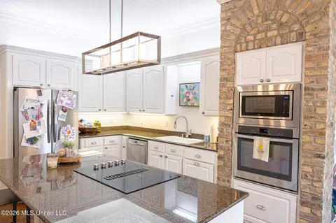 Kitchen - 2007 Bradford Pl, Flowood, MS 39232 photo 1 of 2