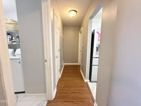 Entry Way - 9635 N Geneva Loop, Olive Branch, MS 38654 photo 2 of 3