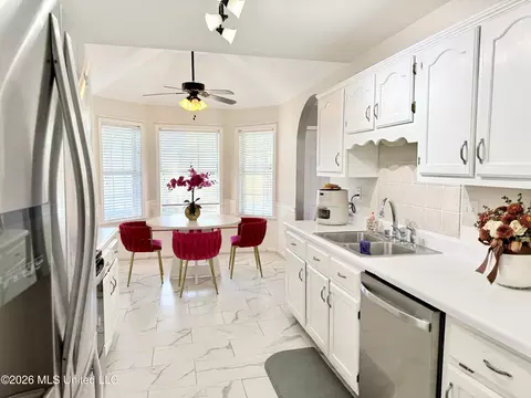 Kitchen - 9635 N Geneva Loop, Olive Branch, MS 38654 photo 1 of 2