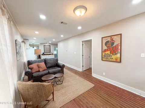 Living - 623 N Wall St, Natchez, MS 39120 photo 1 of 2