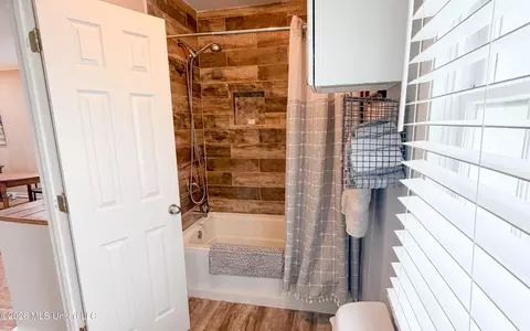 Bath - 623 N Wall St, Natchez, MS 39120 photo 1 of 2