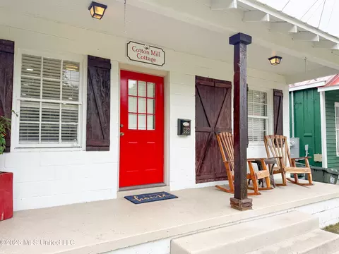 Exterior - 623 N Wall St, Natchez, MS 39120 photo 3 of 5