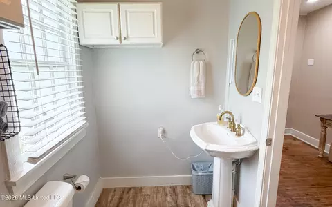 Bath - 623 N Wall St, Natchez, MS 39120 photo 2 of 2
