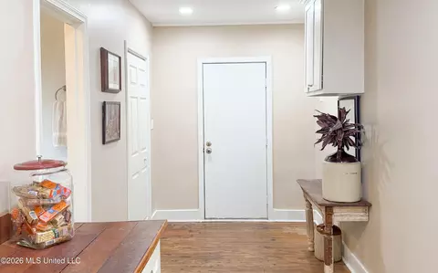 Entry Way - 623 N Wall St, Natchez, MS 39120 photo 2 of 2