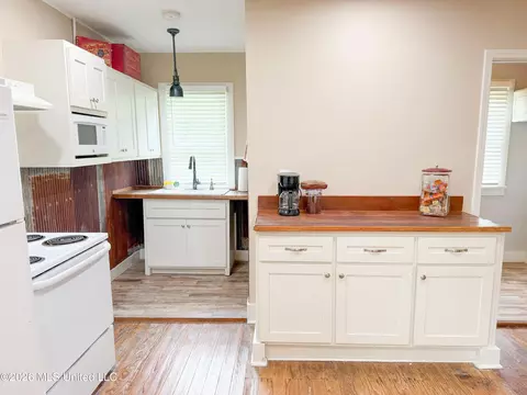 Kitchen - 623 N Wall St, Natchez, MS 39120 photo 2 of 5