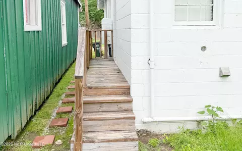 Exterior - 623 N Wall St, Natchez, MS 39120 photo 4 of 5