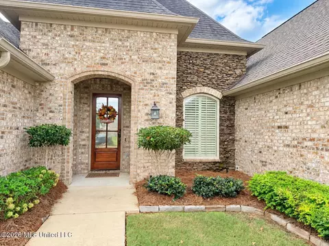 Exterior - 156 Belle Oak Dr, Brandon, MS 39042 photo 3 of 5